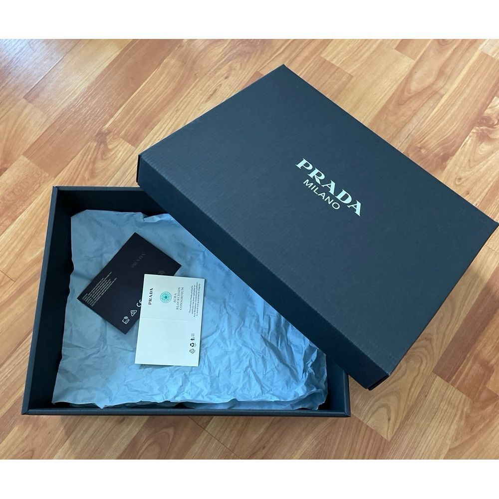 Prada empty box - Picture 2 of 7